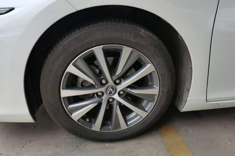 Used Lexus ES 2018 200 Excellence Edition China V Standard Left Front Wheel Hub