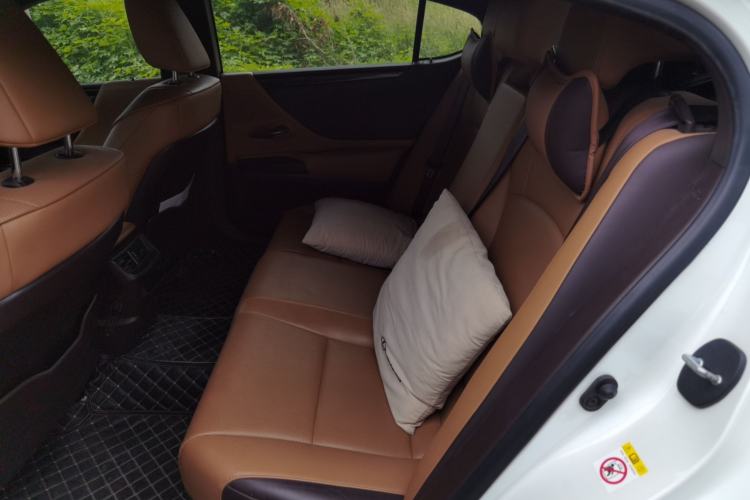 Used Lexus ES 2018 200 Excellence Edition China V Standard Left Rear Seat