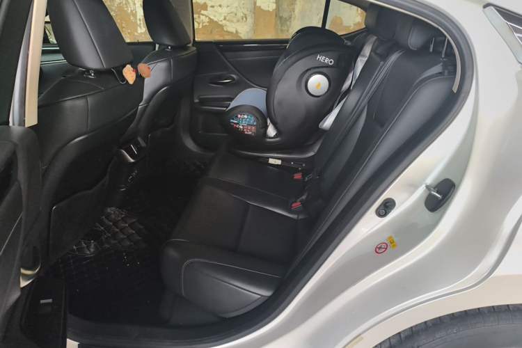 Used Lexus ES 2018 200 Excellence Edition China V Standard Left Rear Seat