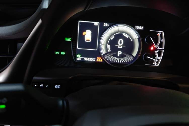 Used Lexus ES 2018 300h Premier Edition China V Standard Odometer Close Up