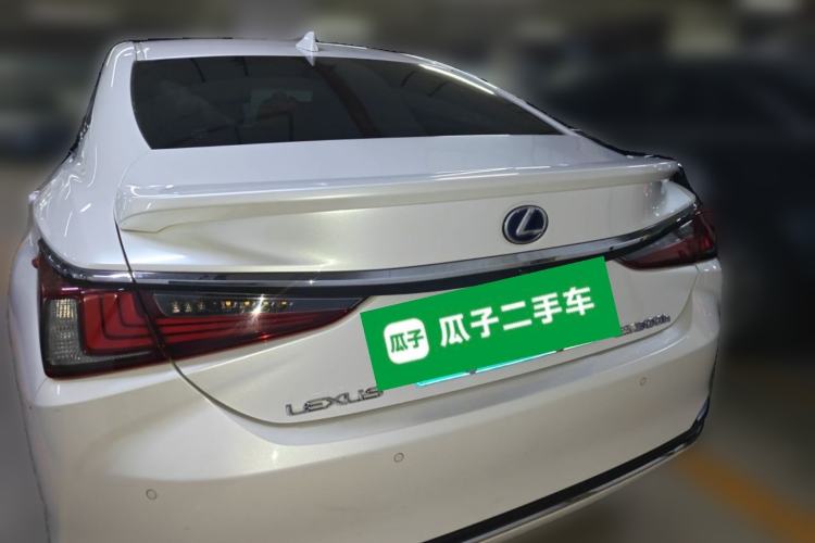 Used Lexus ES 2018 300h Premier Edition China V Standard Rear