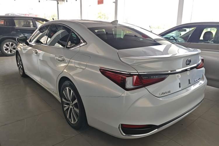 Used Lexus ES 2018 300h Premier Edition China VI Standard Rear Left 45 Deg