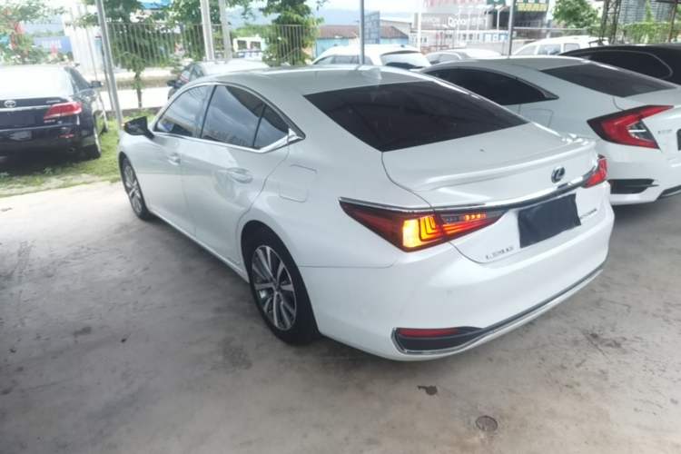 Used Lexus ES 2018 300h Premier Edition China V Standard Rear Left 45 Deg