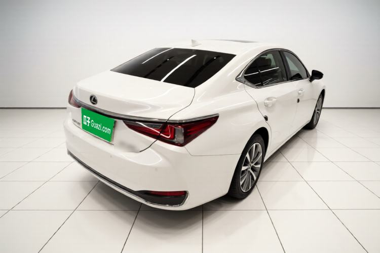Used Lexus ES 2018 200 Excellence Edition China VI Standard Rear Right 45 Deg
