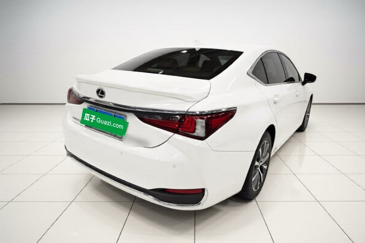 Used Lexus ES 2018 300h Premier Edition China V Standard Rear Right 45 Deg