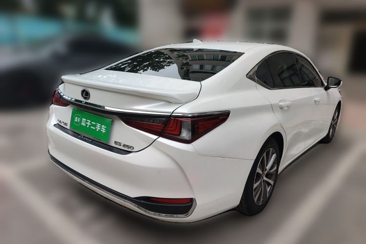 Used Lexus ES 2018 260 Excellence Edition China V Standard Rear Right 45 Deg
