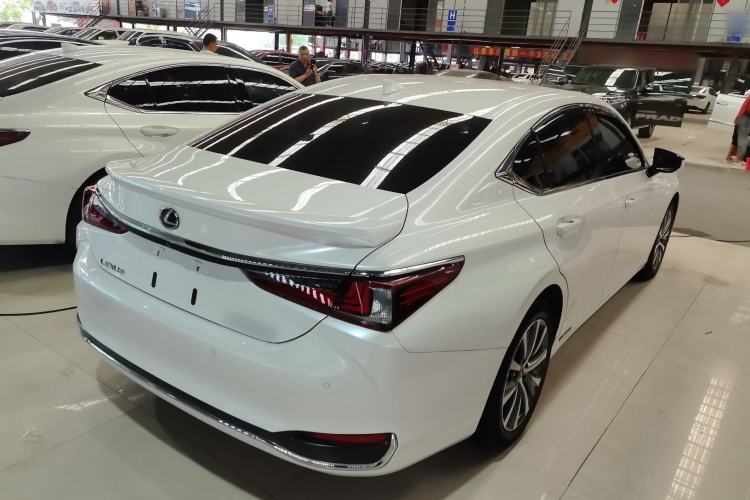 Used Lexus ES 2018 300h Premier Edition China VI Standard Rear Right 45 Deg