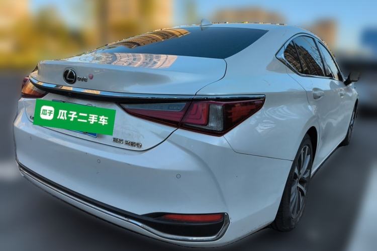 Used Lexus ES 2018 200 Excellence Edition China V Standard Rear Right 45 Deg