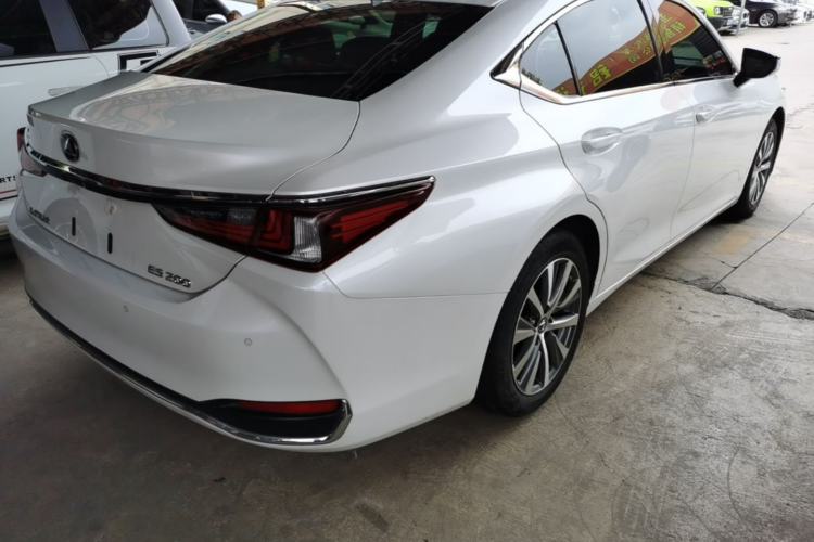 Used Lexus ES 2018 200 Excellence Edition China V Standard Rear Right 45 Deg
