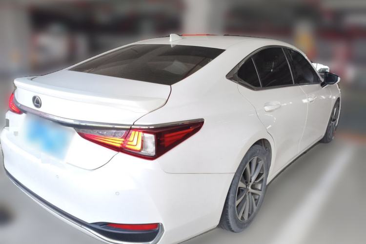 Used Lexus ES 2018 200 Excellence Edition China VI Standard Rear Right 45 Deg