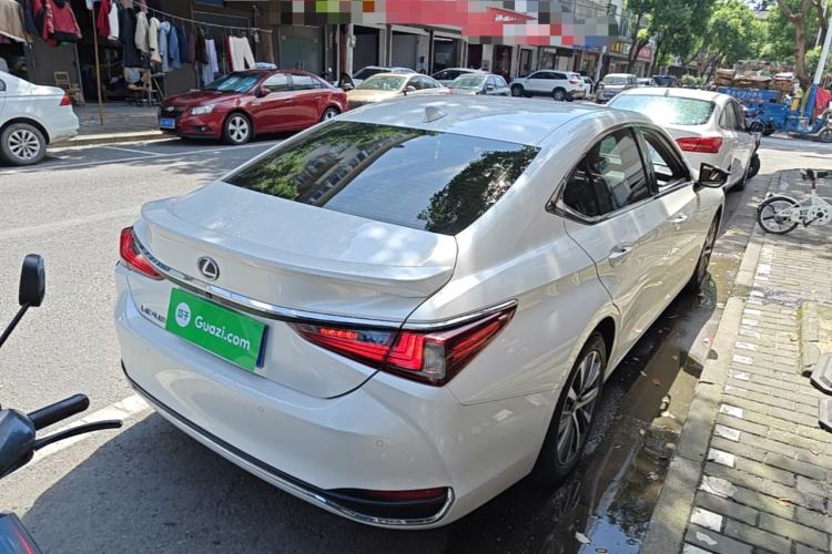Used Lexus ES 2018 300h Premier Edition China VI Standard Rear Right 45 Deg
