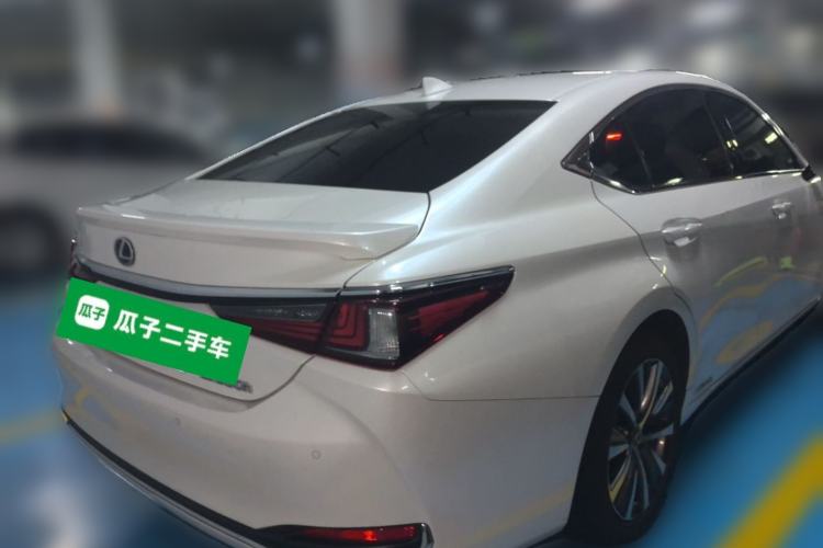 Used Lexus ES 2018 300h Premier Edition China V Standard Rear Right 45 Deg