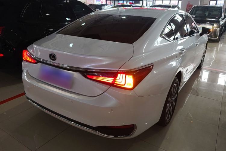 Used Lexus ES 2018 200 Excellence Edition China V Standard Rear Right 45 Deg