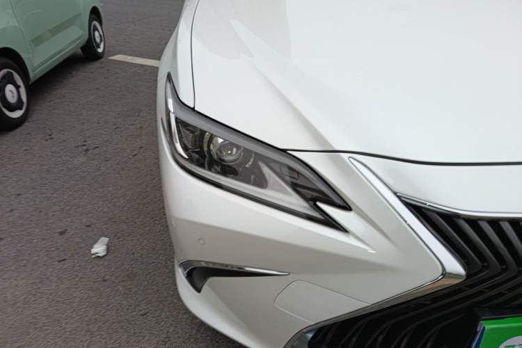 Used Lexus ES 2018 300h Premier Edition China VI Standard Right Front Headlight