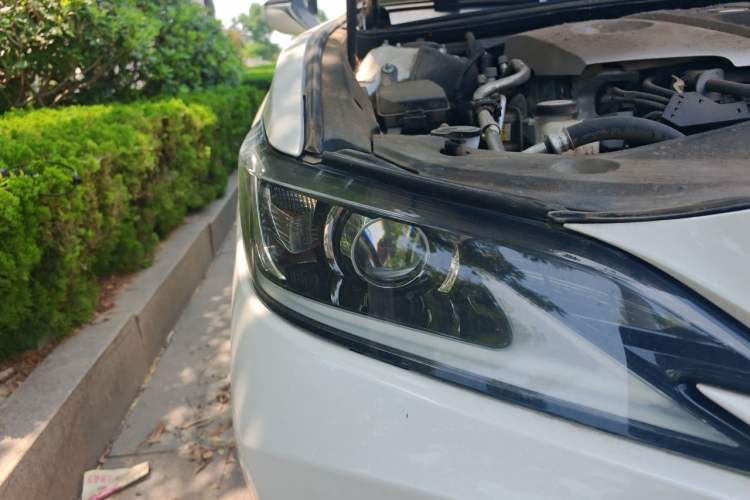 Used Lexus ES 2018 300h Premier Edition China VI Standard Right Front Headlight