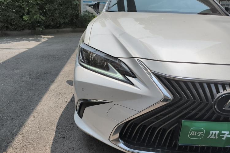 Used Lexus ES 2018 200 Excellence Edition China VI Standard Right Front Headlight