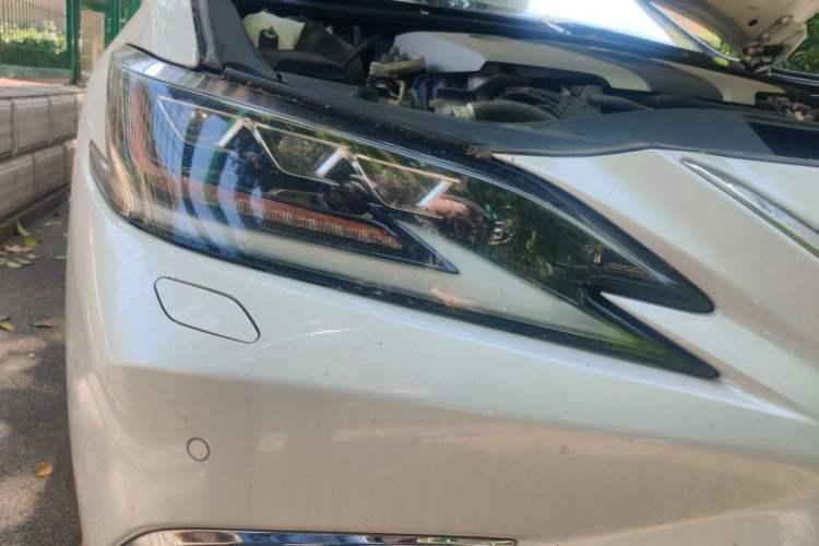 Used Lexus ES 2018 300h Premium Edition China V Standard Right Front Headlight