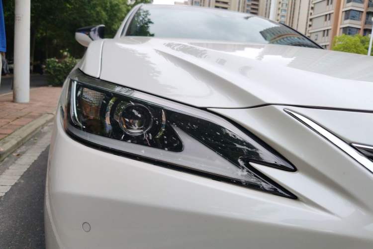 Used Lexus ES 2018 200 Excellence Edition China VI Standard Right Front Headlight