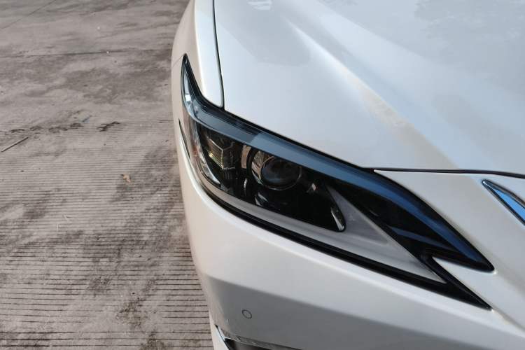 Used Lexus ES 2018 200 Excellence Edition China V Standard Right Front Headlight