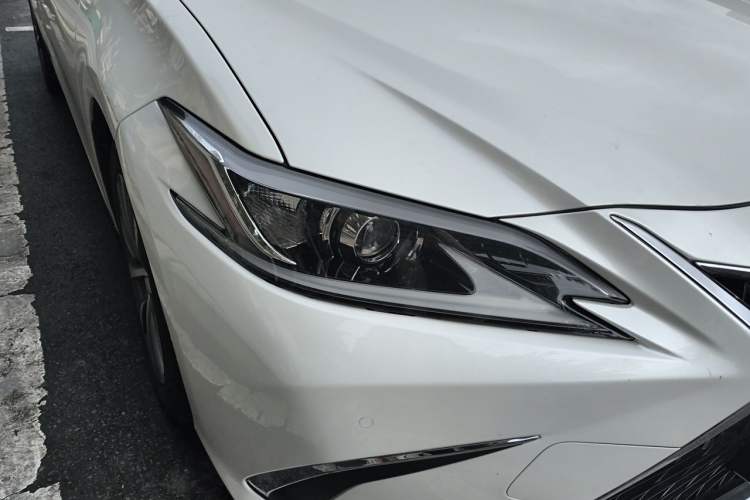 Used Lexus ES 2018 300h Premier Edition China V Standard Right Front Headlight