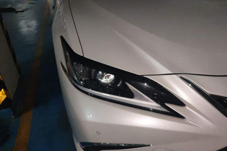Used Lexus ES 2018 200 Excellence Edition China V Standard Right Front Headlight
