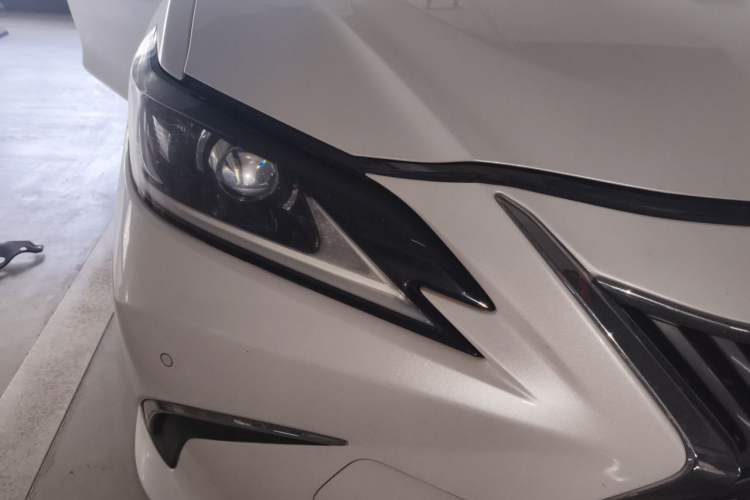 Used Lexus ES 2018 200 Excellence Edition China VI Standard Right Front Headlight