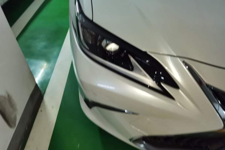 Used Lexus ES 2018 300h Premier Edition China VI Standard Right Front Headlight