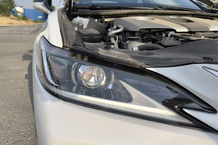Used Lexus ES 2018 300h Premier Edition China VI Standard Right Front Headlight