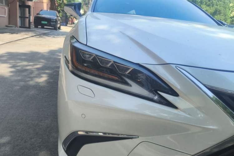 Used Lexus ES 2018 300h Premium Edition China V Standard Right Front Headlight