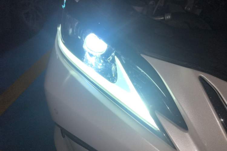 Used Lexus ES 2018 300h Premier Edition China V Standard Right Front Headlight