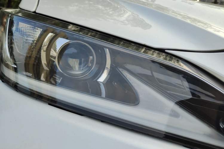 Used Lexus ES 2018 300h Premier Edition China V Standard Right Front Headlight