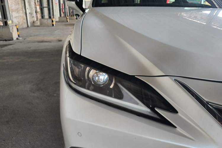 Used Lexus ES 2018 200 Excellence Edition China V Standard Right Front Headlight