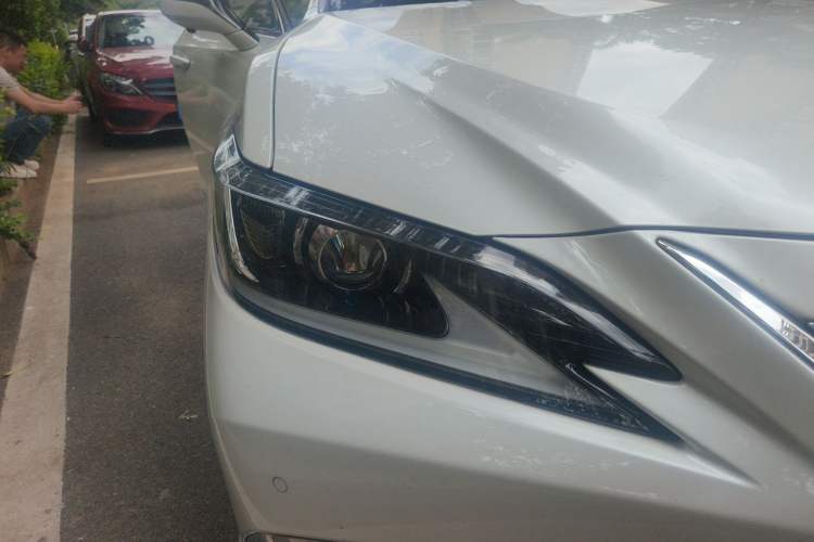 Used Lexus ES 2018 300h Premier Edition China VI Standard Right Front Headlight