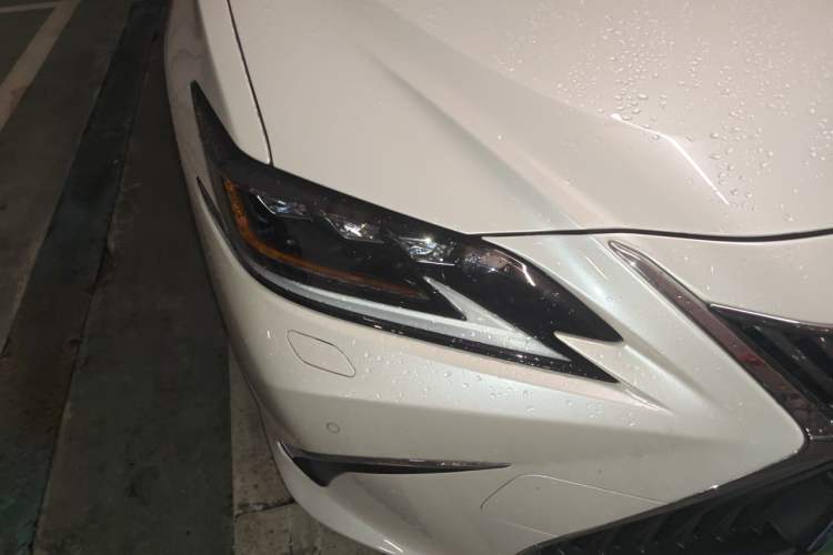 Used Lexus ES 2018 300h Premium Edition China V Standard Right Front Headlight