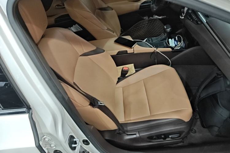 Used Lexus ES 2018 300h Premier Edition China V Standard Right Front Seat