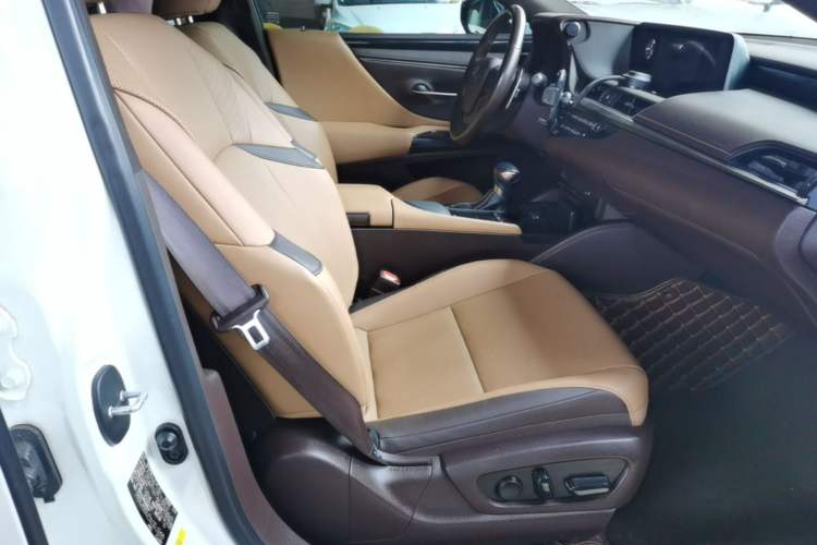 Used Lexus ES 2018 200 Excellence Edition China V Standard Right Front Seat