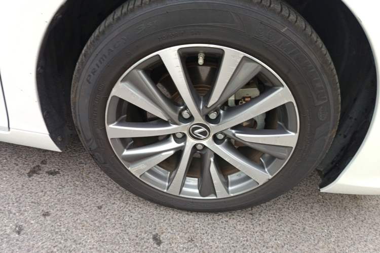Used Lexus ES 2018 300h Premier Edition China VI Standard Right Front Wheel Hub