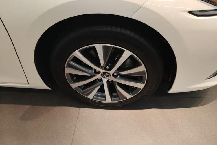 Used Lexus ES 2018 200 Excellence Edition China VI Standard Right Front Wheel Hub