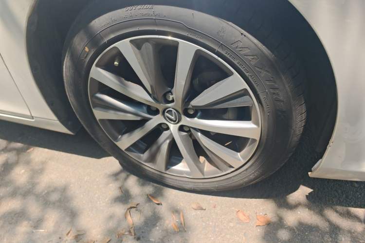 Used Lexus ES 2018 300h Premier Edition China VI Standard Right Front Wheel Hub