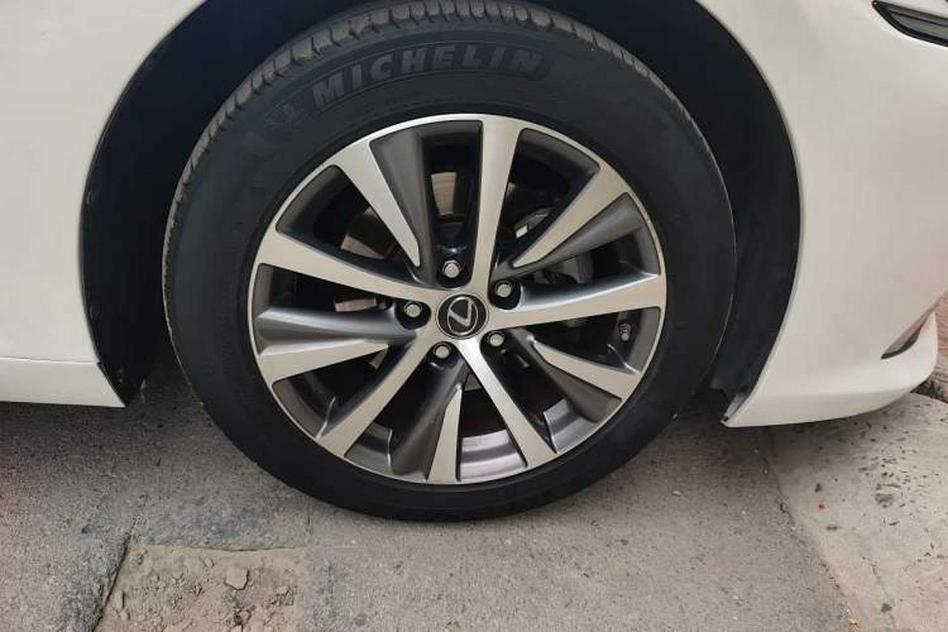 Used Lexus ES 2018 260 Excellence Edition China V Standard Right Front Wheel Hub