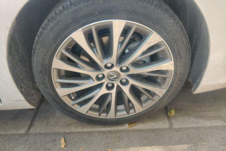 Used Lexus ES 2018 300h Premium Edition China V Standard Right Front Wheel Hub