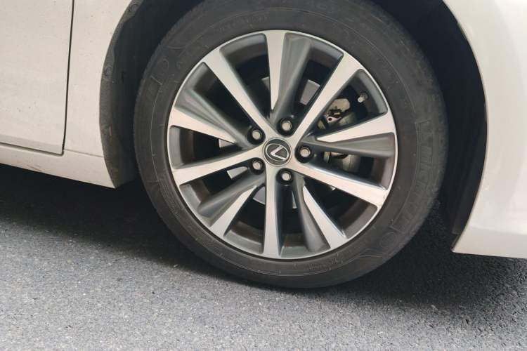 Used Lexus ES 2018 200 Excellence Edition China VI Standard Right Front Wheel Hub