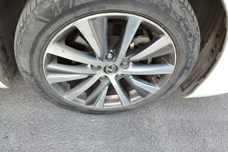 Used Lexus ES 2018 200 Excellence Edition China V Standard Right Front Wheel Hub