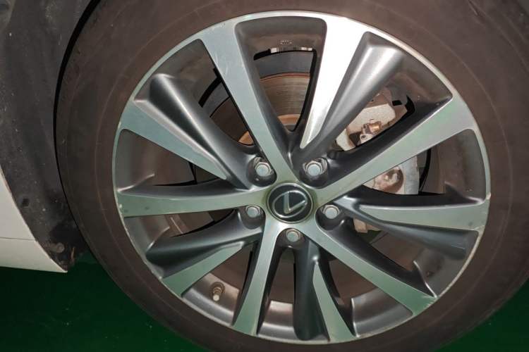 Used Lexus ES 2018 200 Excellence Edition China VI Standard Right Front Wheel Hub