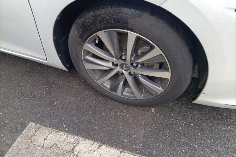 Used Lexus ES 2018 200 Excellence Edition China V Standard Right Front Wheel Hub