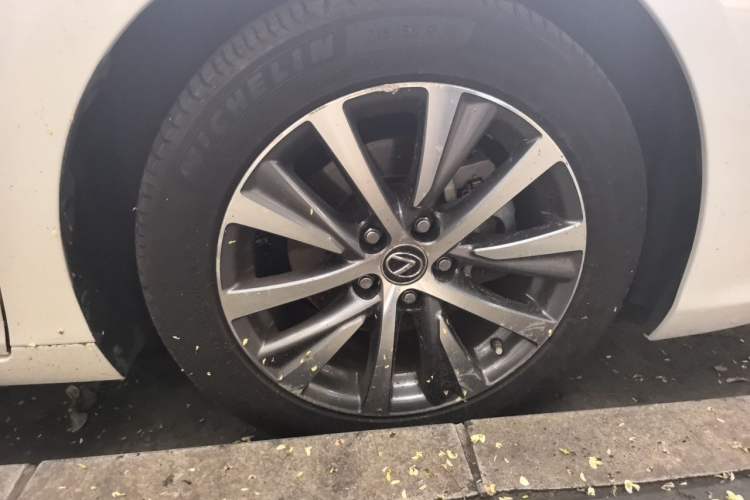 Used Lexus ES 2018 200 Luxury Edition China V Standard Right Front Wheel Hub