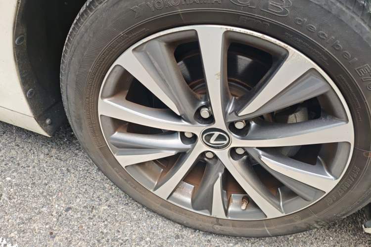 Used Lexus ES 2018 200 Excellence Edition China V Standard Right Front Wheel Hub