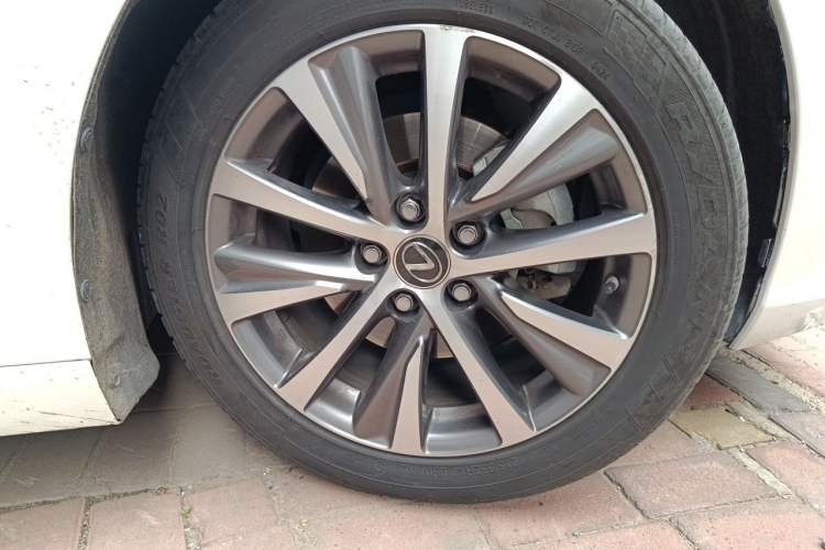 Used Lexus ES 2018 200 Excellence Edition China V Standard Right Front Wheel Hub