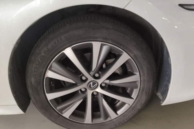 Used Lexus ES 2018 200 Excellence Edition China VI Standard Right Front Wheel Hub