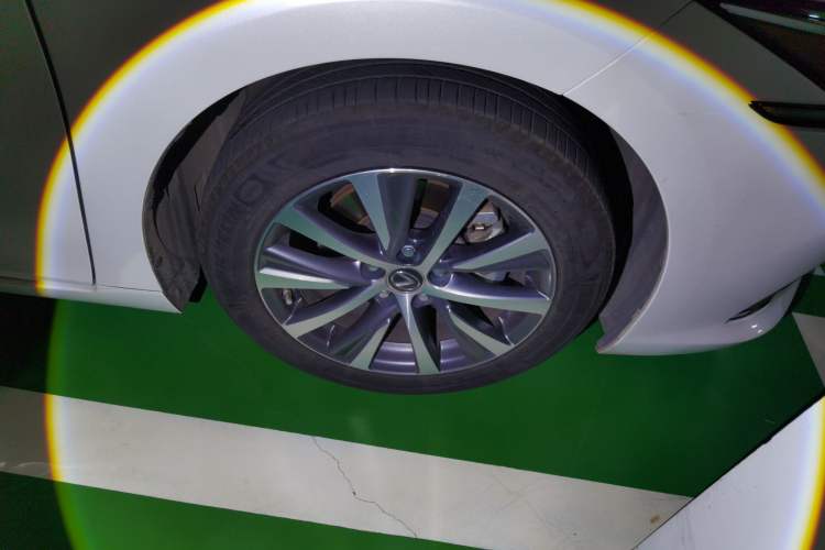 Used Lexus ES 2018 300h Premier Edition China VI Standard Right Front Wheel Hub